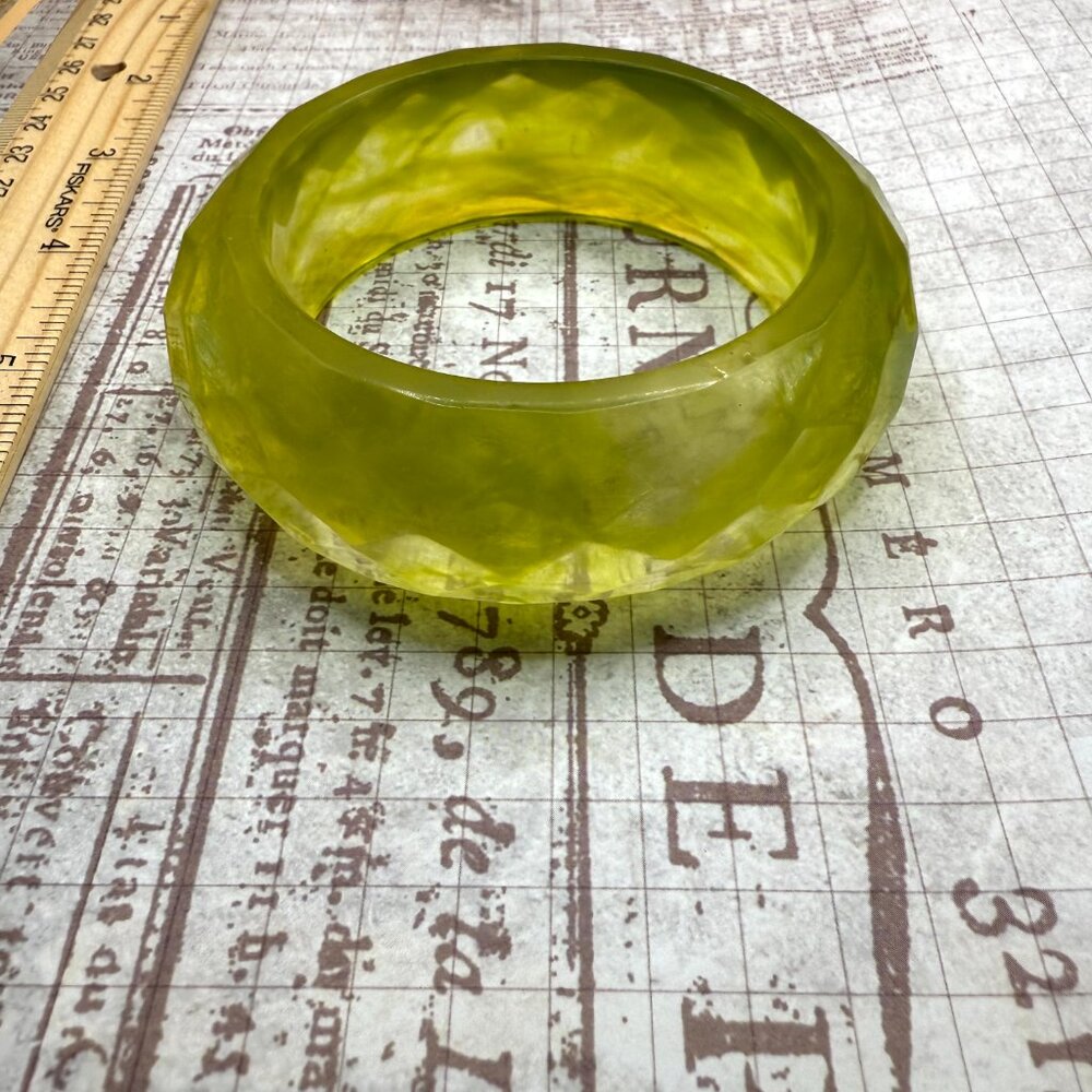 Bold Elegant Clear Lime Green Faceted Wide Heavy Thick Lucite Bangle Bracelet - Picture 6 of 10